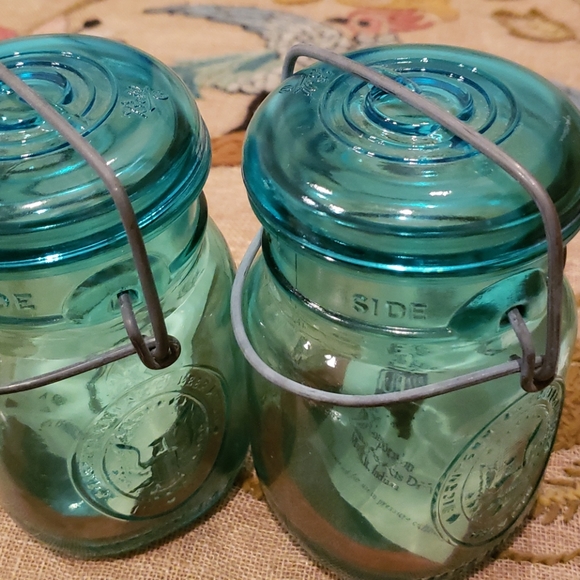 Ball Ideal Mason Jars with Wire Closure - Picture 3 of 7